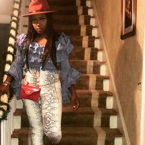 Meet your Posher, Arnasia